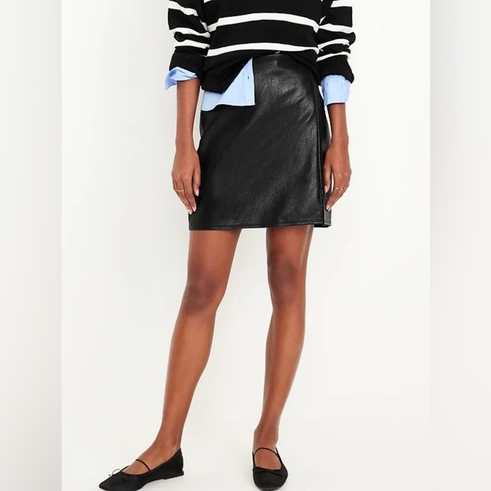 Old Navy Black Faux Leather Mini Skirt SZ XS